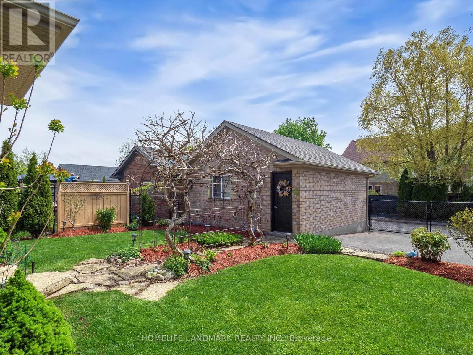 79 CLAIRFIELDS DRIVE E