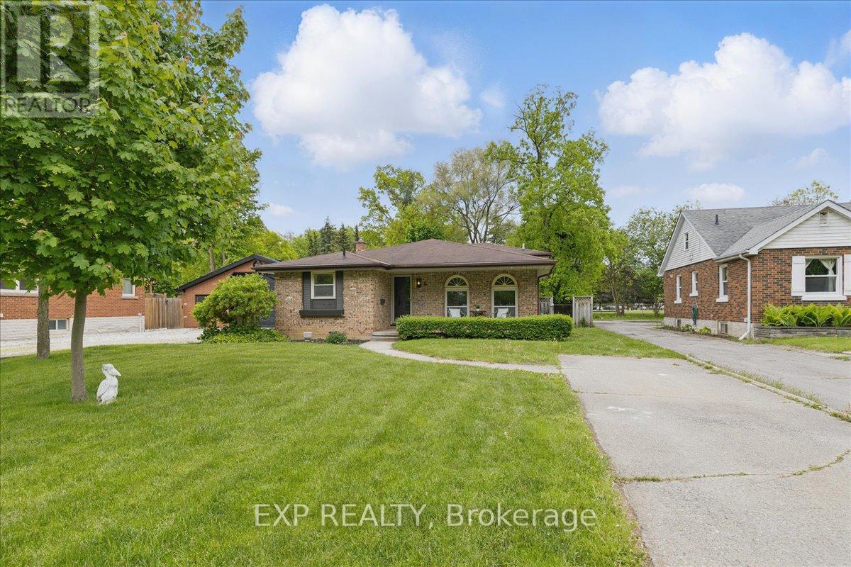11 GLENWOOD DRIVE