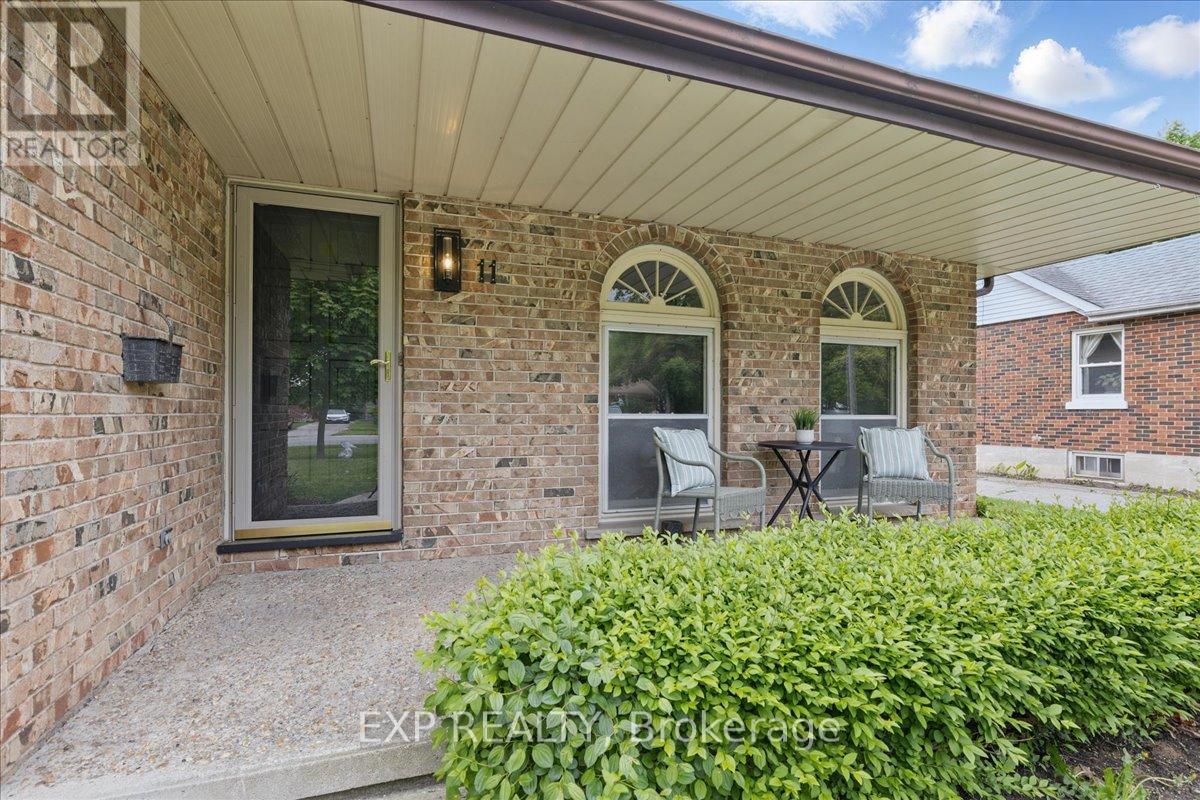 11 GLENWOOD DRIVE