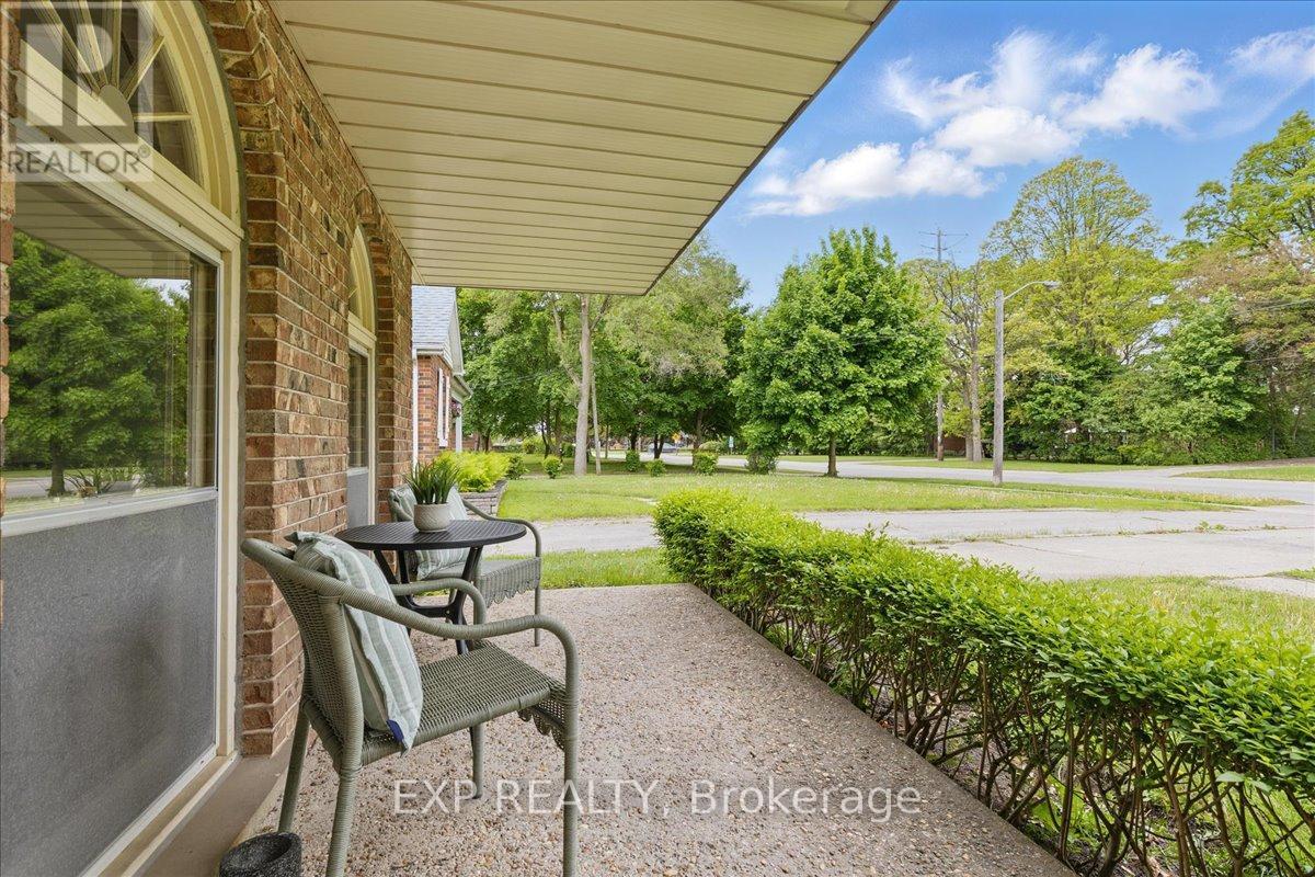 11 GLENWOOD DRIVE
