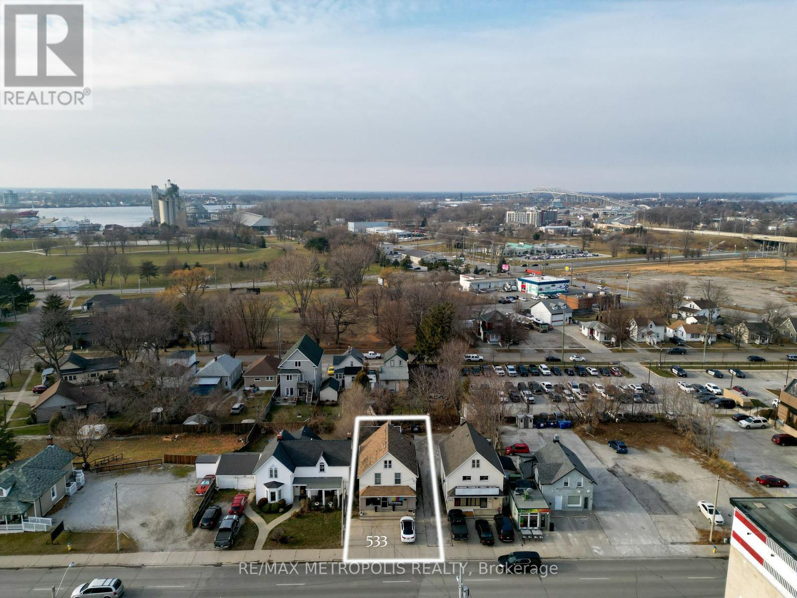 533 CHRISTINA STREET N