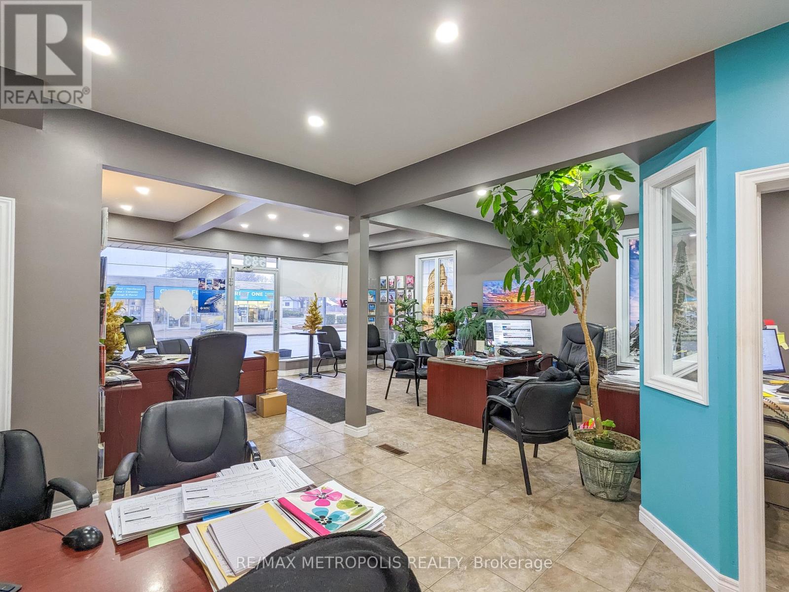 533 CHRISTINA STREET N