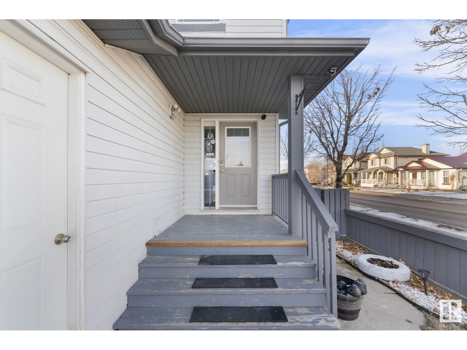 3204 29 AV NW