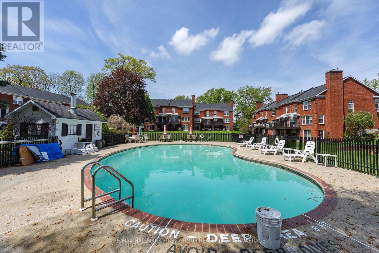 15 COUNTRY CLUB PLACE