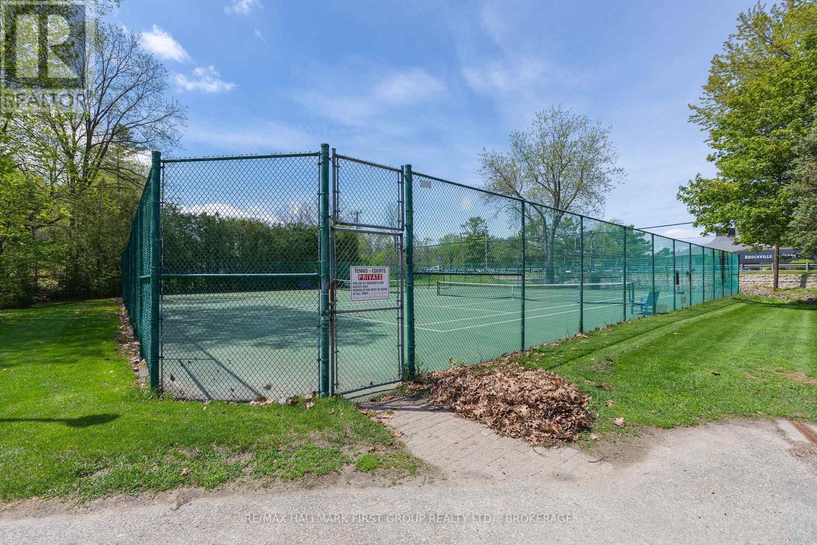 15 COUNTRY CLUB PLACE