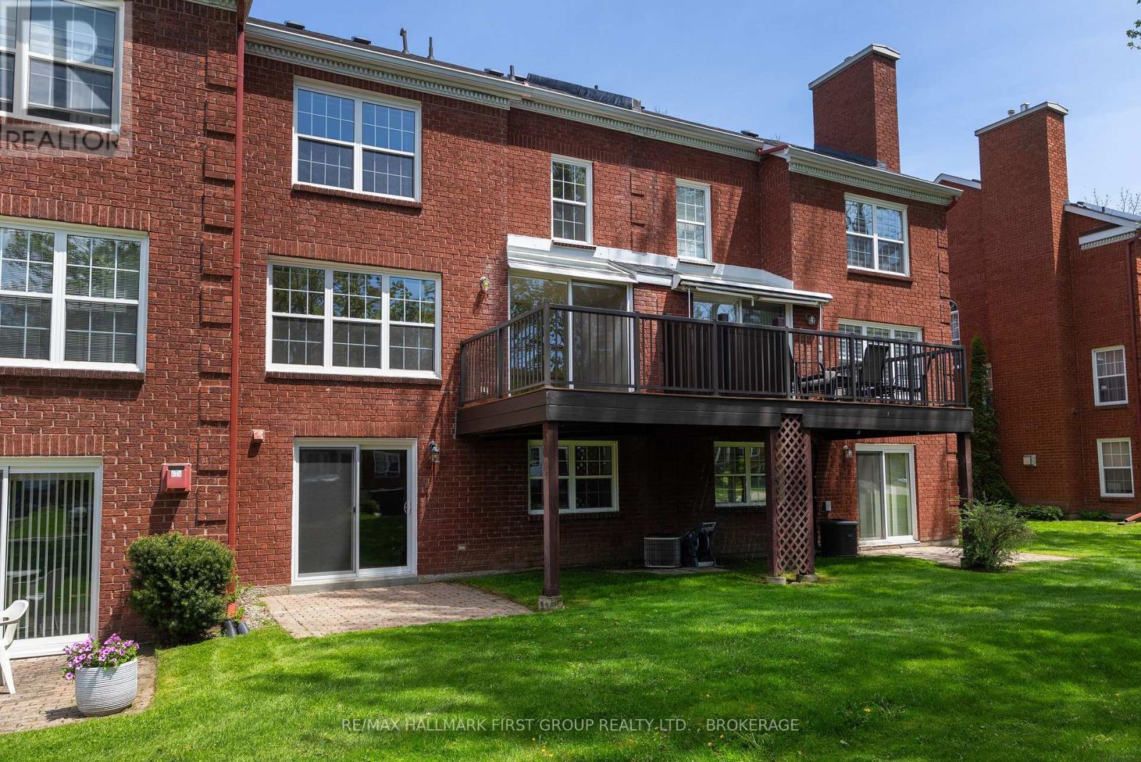 15 COUNTRY CLUB PLACE