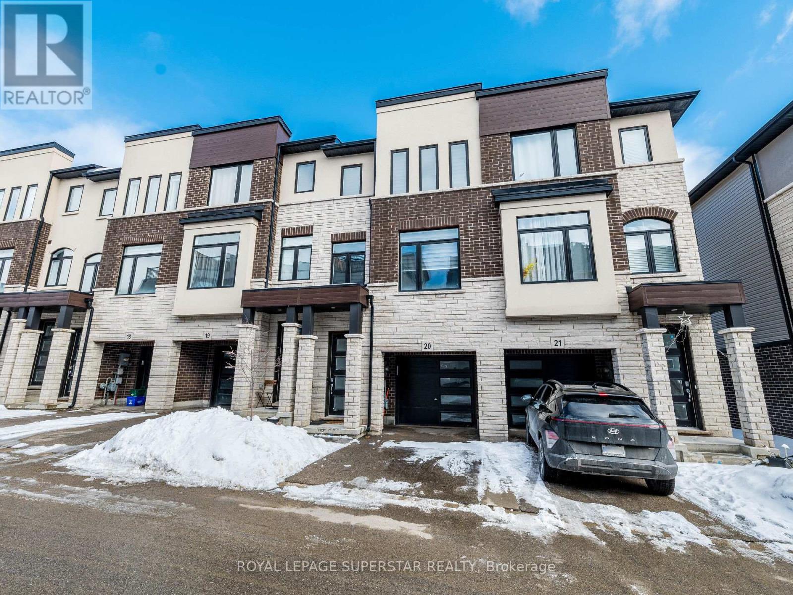 20 - 314 EQUESTRIAN WAY E