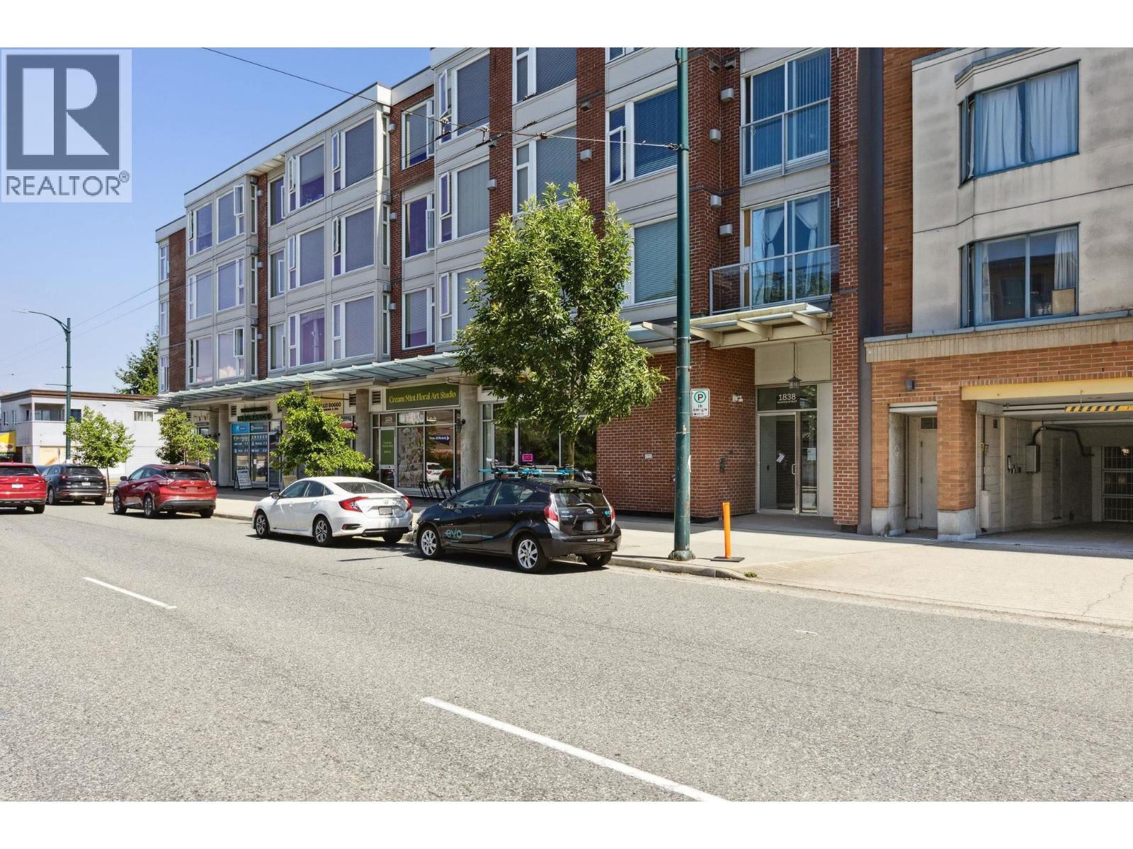 212 1838 RENFREW STREET