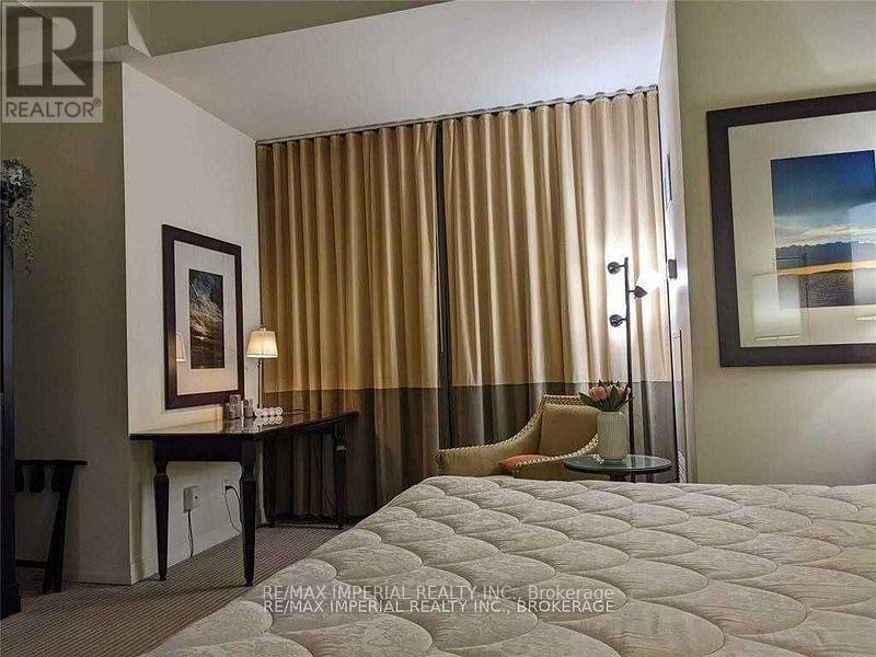 1023 - 1 KING STREET W