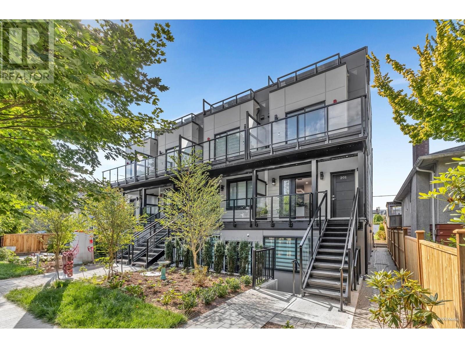 101 2122 E 32ND AVENUE