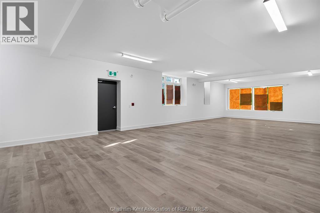 206 Wellington STREET