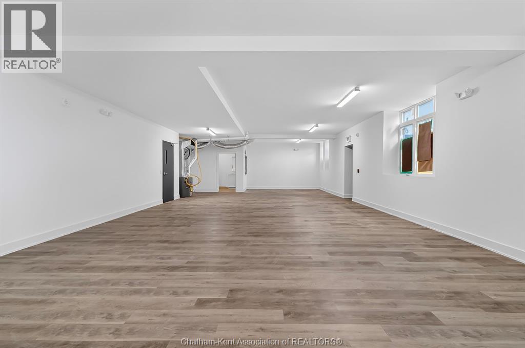 206 Wellington STREET