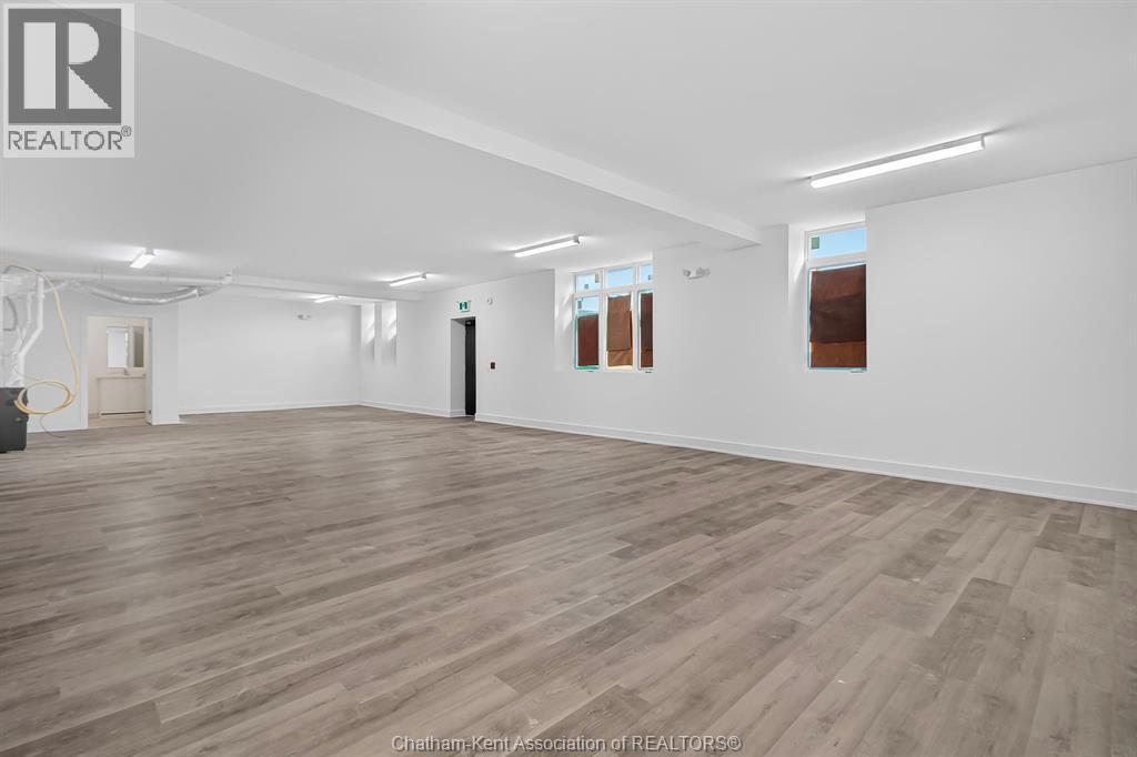 206 Wellington STREET