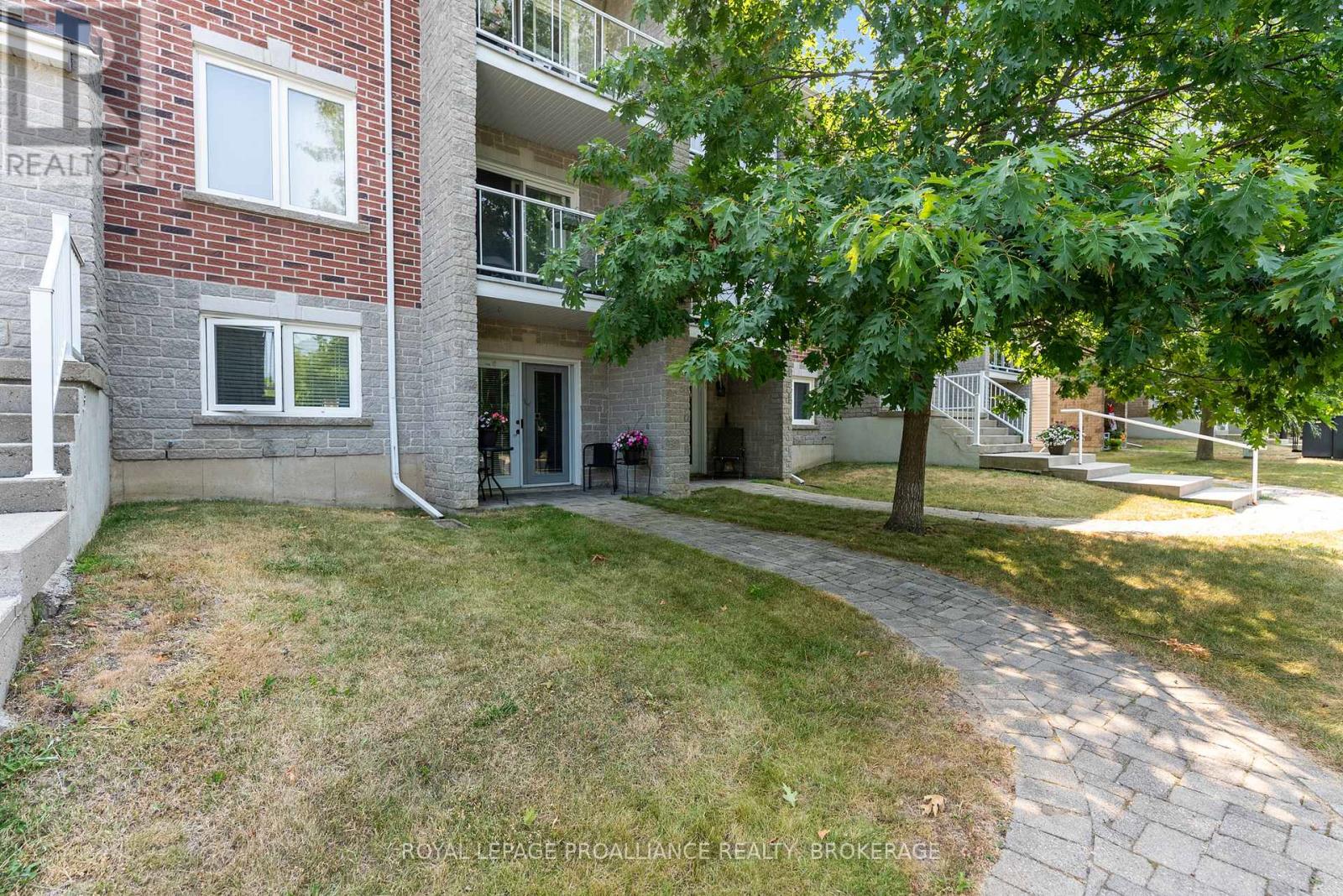 1102 - 237 OAK STREET