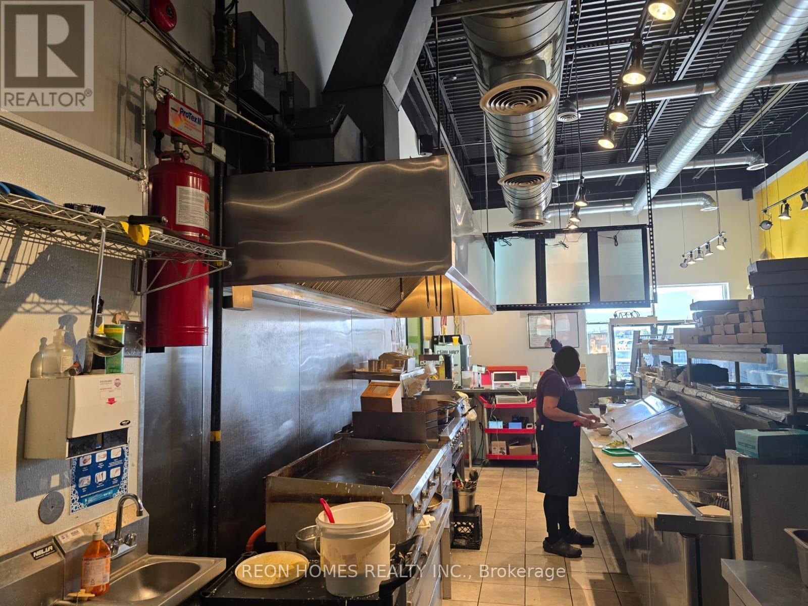 B3 - 170 KINGSTON ROAD E