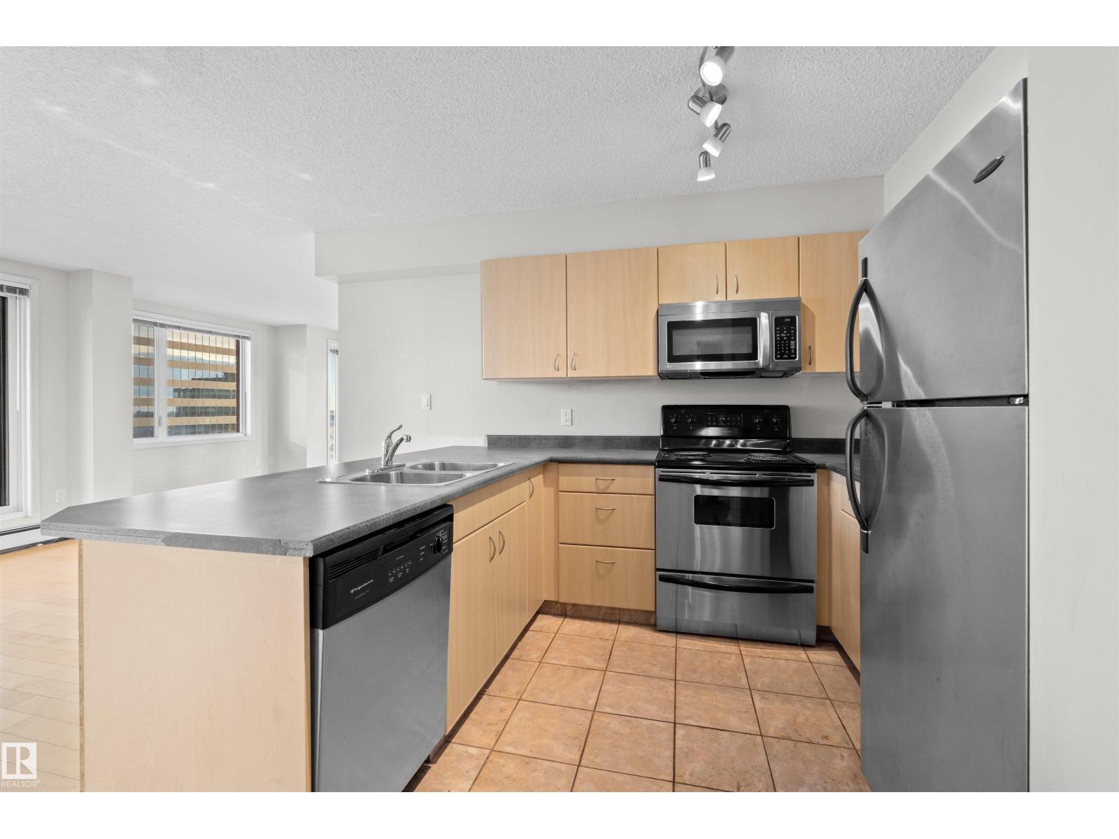 #2301 10180 104 ST NW