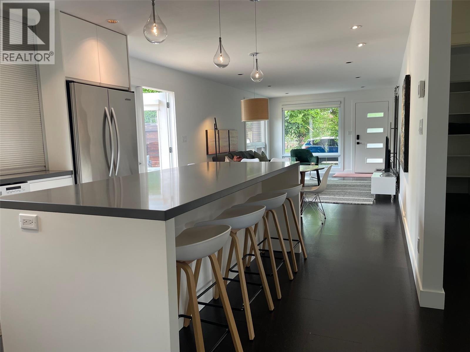 751 + 753 Martin Avenue N