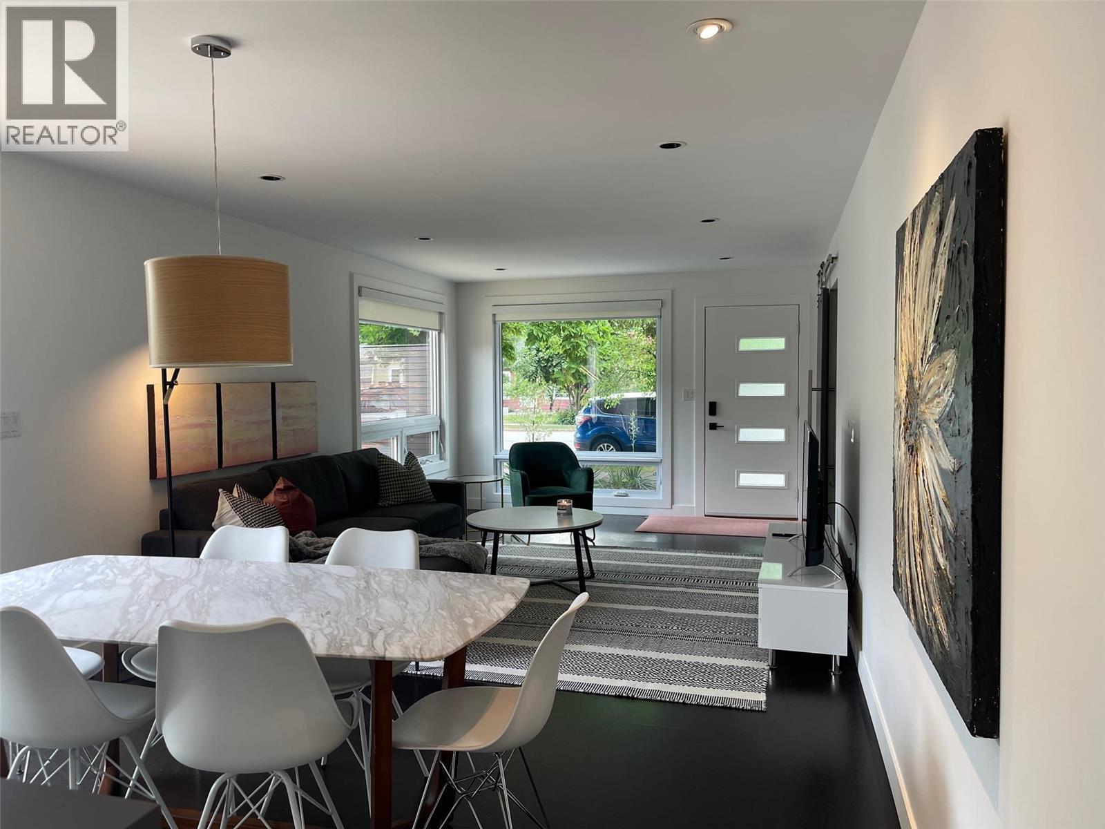 751 + 753 Martin Avenue N