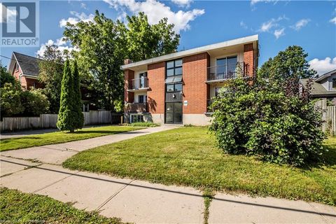 199 AHRENS Street W Kitchener ON N2H4E1
