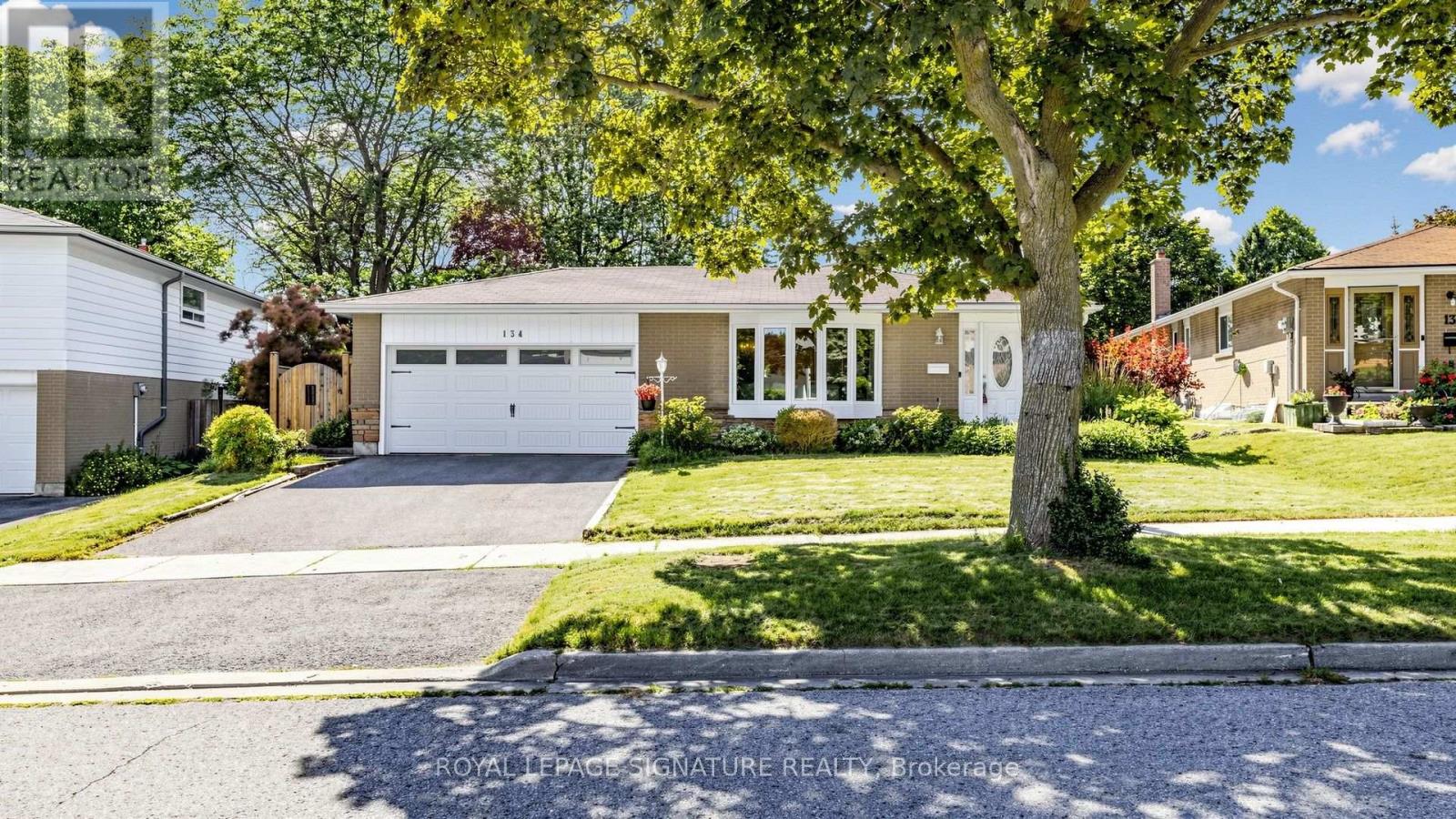 Photo 1 of 25 — 134 OAKMEADOW BOULEVARD, Toronto (Morningside), ON M1E4H1