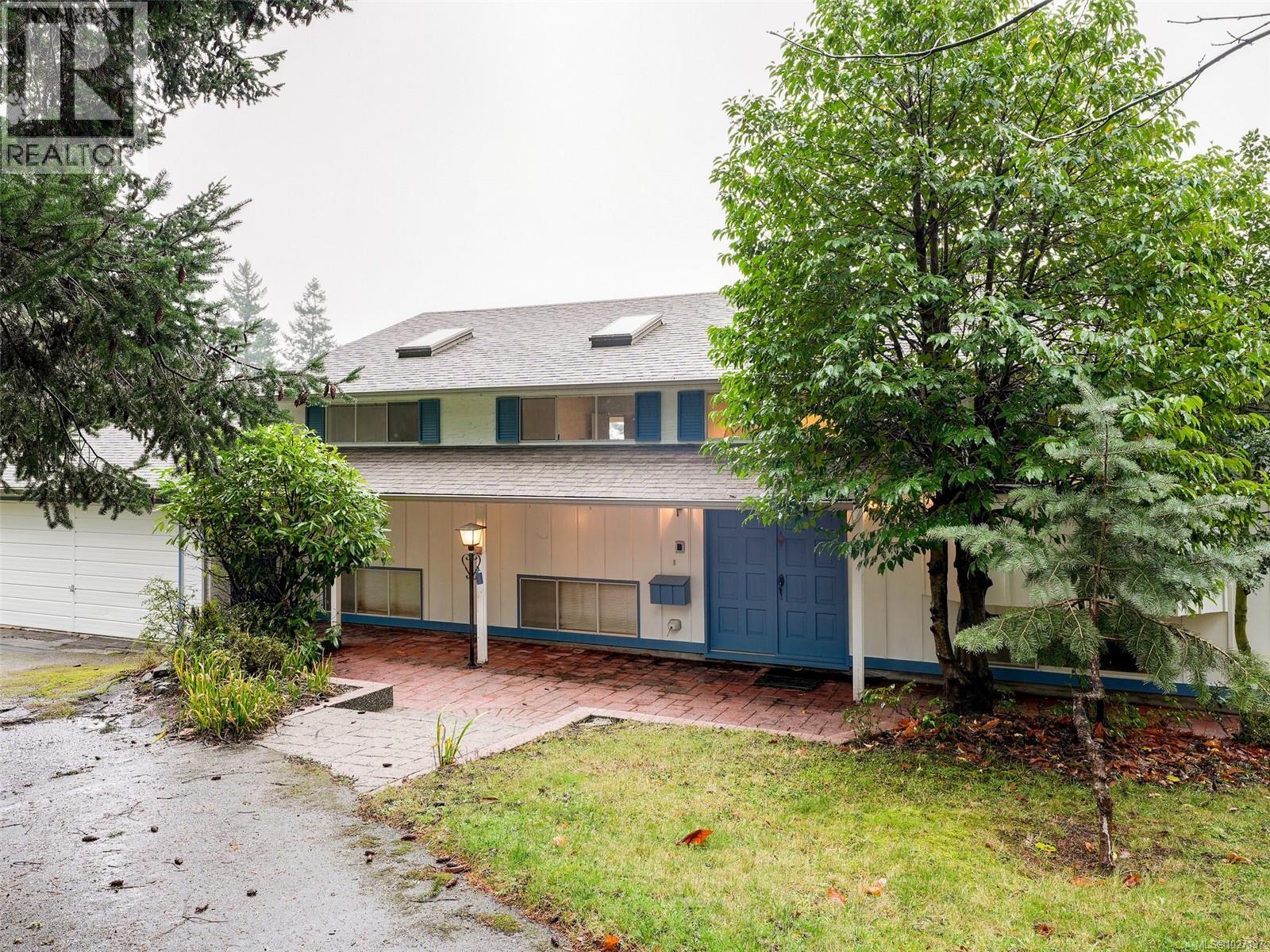 2202 Arbutus Rd