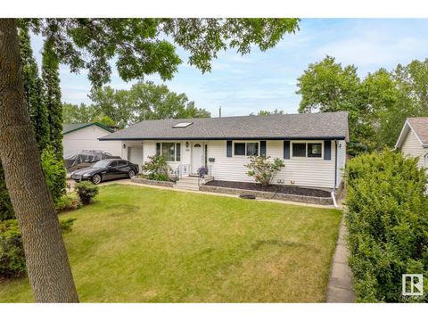 212 COTTONWOOD AV Sherwood Park AB T8A1Y2