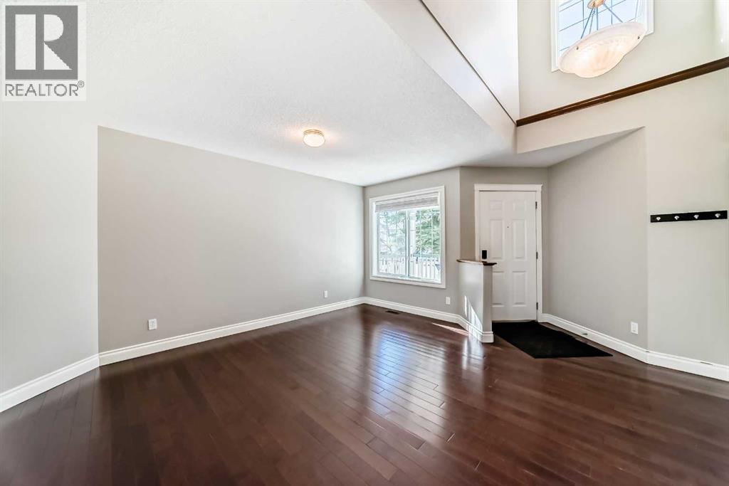 141 Somerglen Way SW