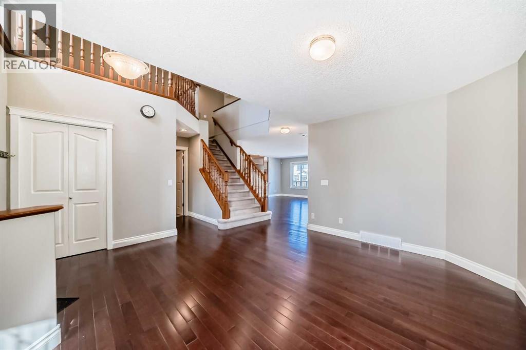 141 Somerglen Way SW