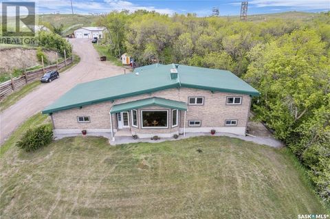 Lumsden acreage with outbuildings Lumsden Rm No. 189 SK S0G3C0