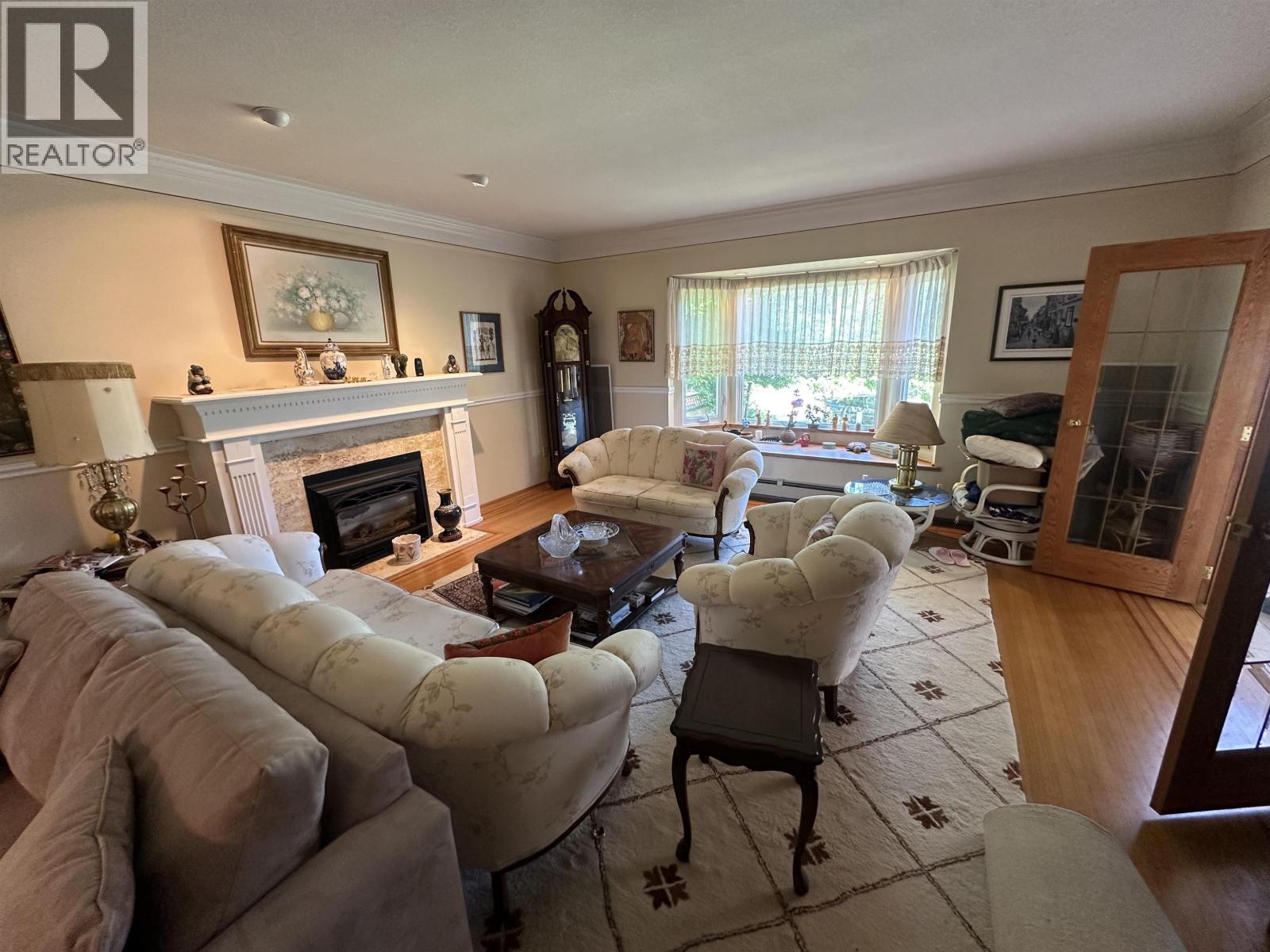 1180 DEVONSHIRE CRESCENT