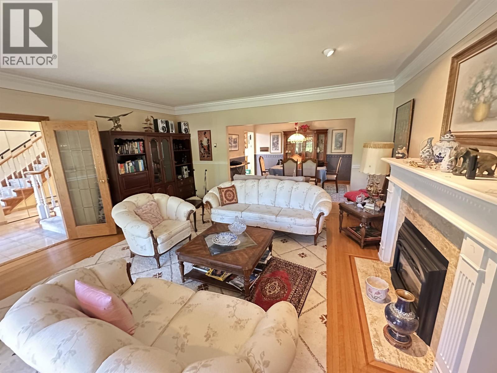 1180 DEVONSHIRE CRESCENT