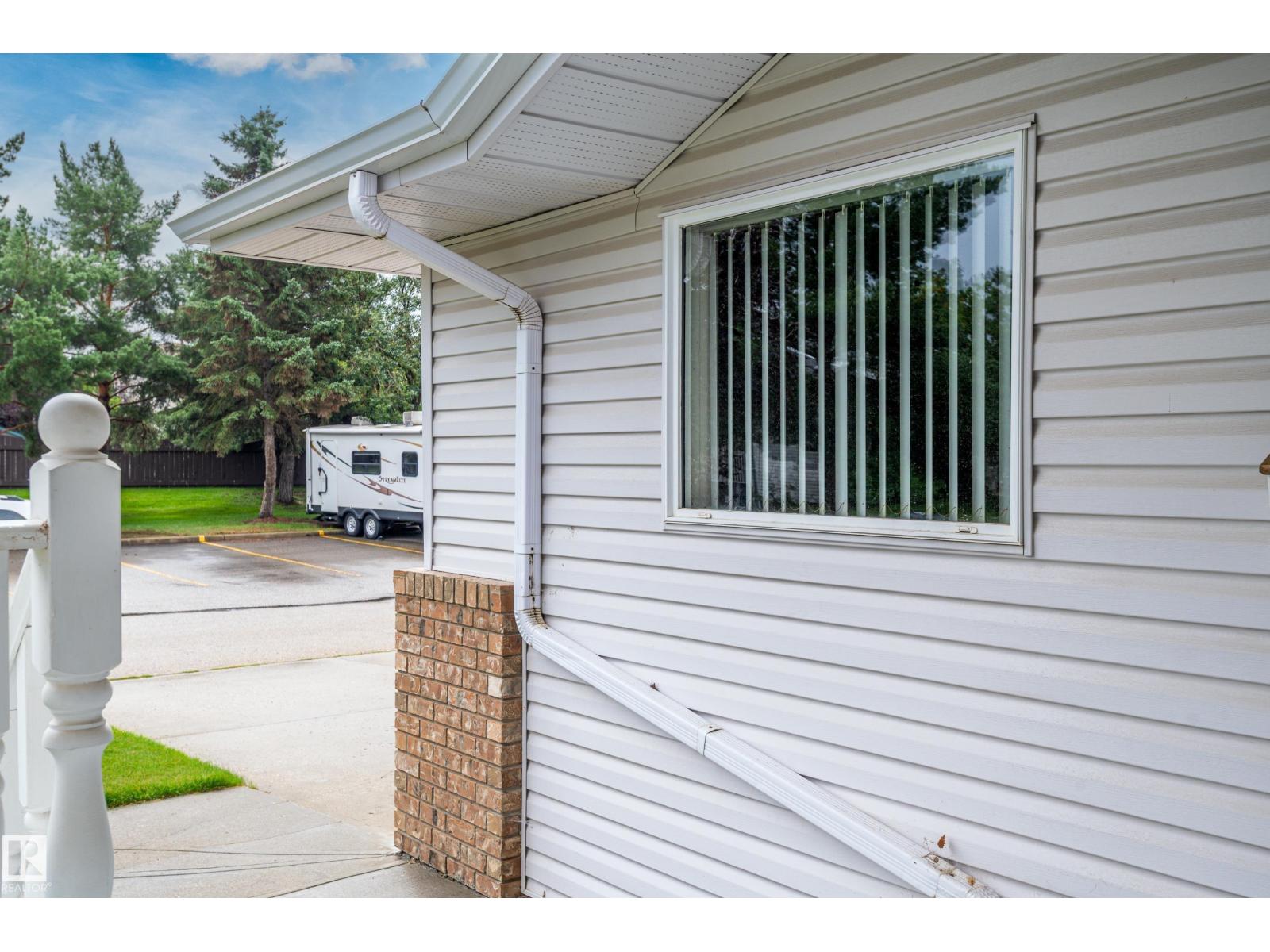 104 LAKESIDE PL