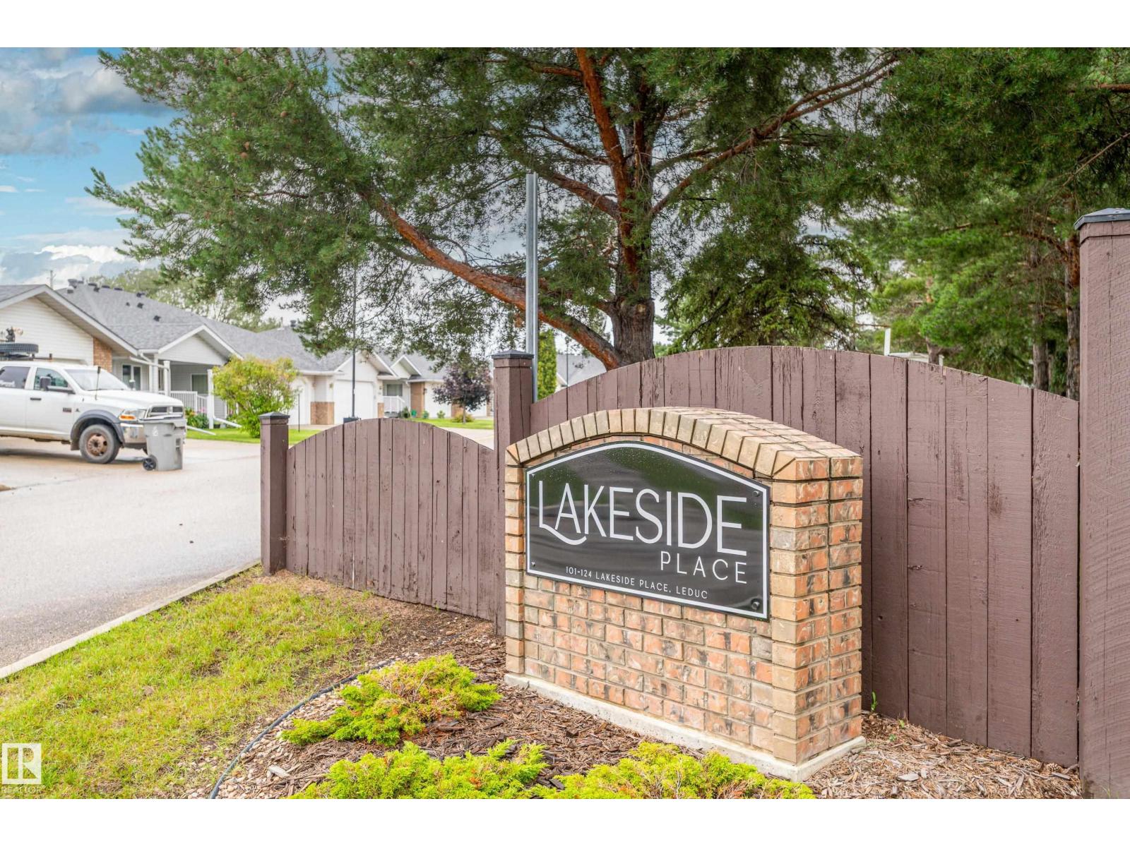 104 LAKESIDE PL