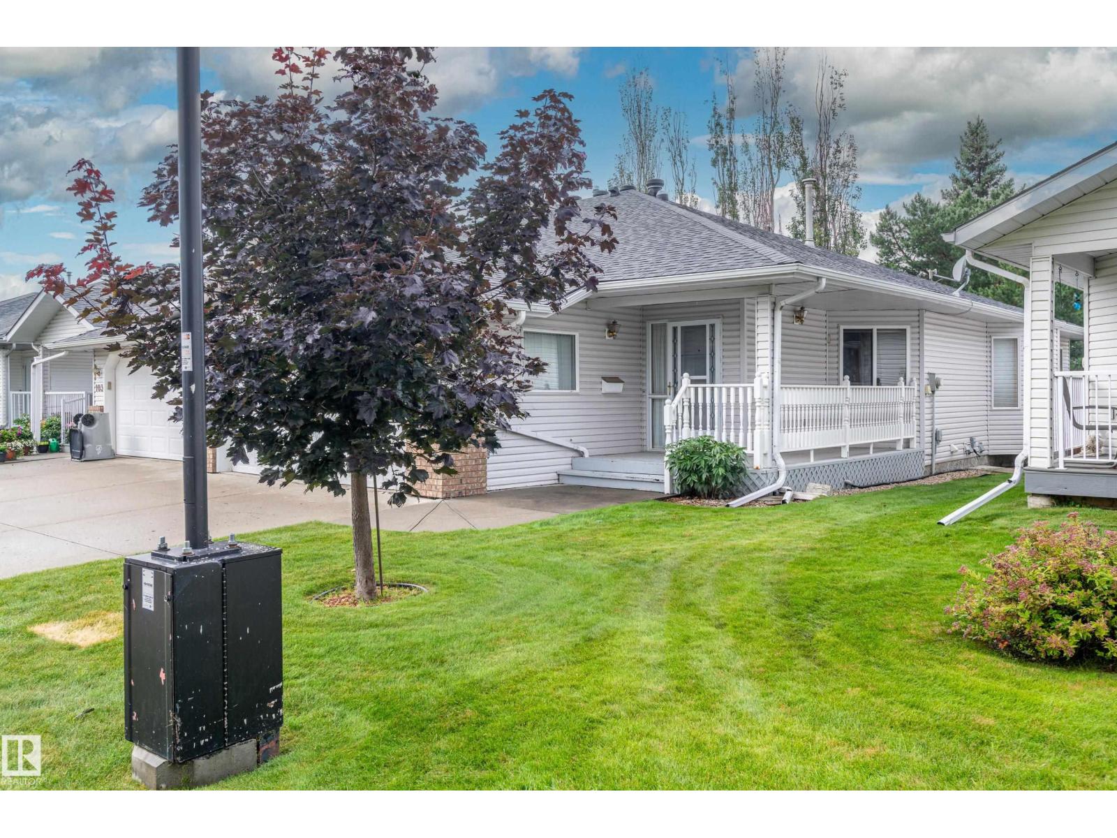 104 LAKESIDE PL