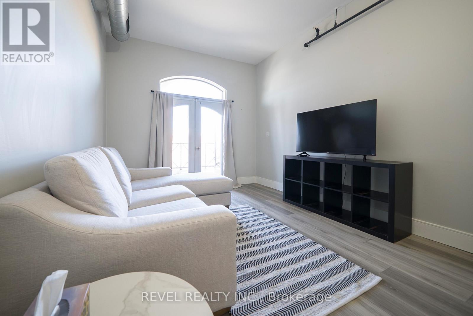 407 - 150 COLBORNE STREET