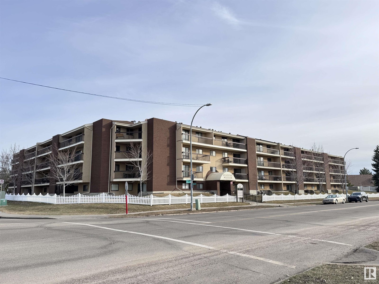 #110 10511 19 AV NW