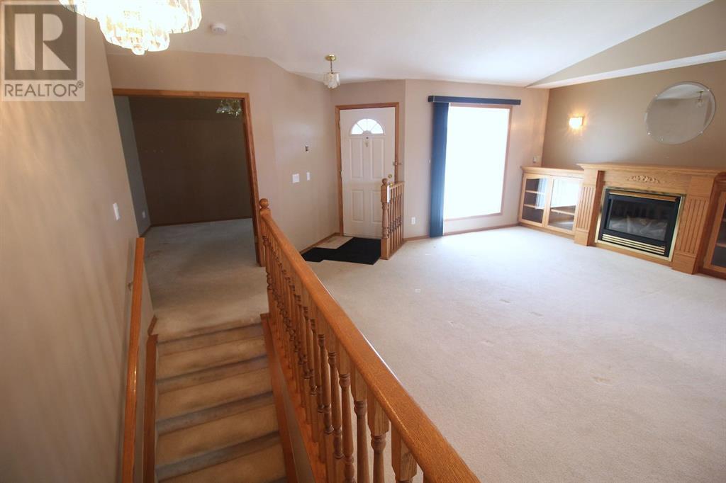 14 Strathmore Lakes Bay