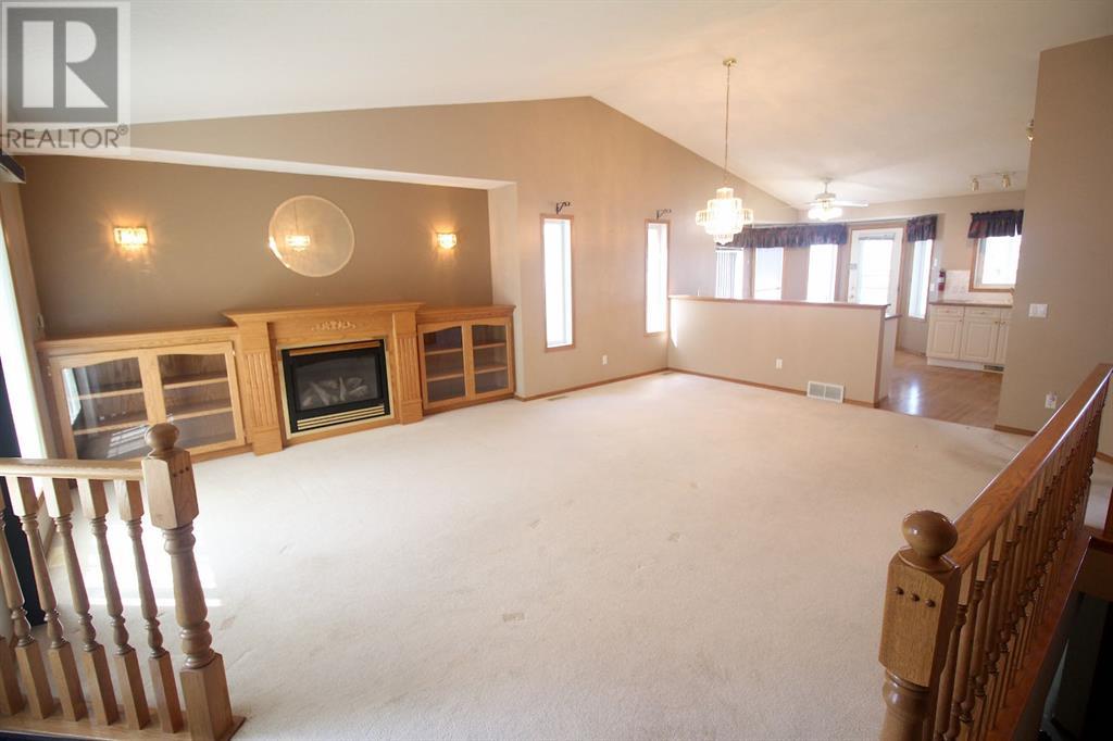 14 Strathmore Lakes Bay