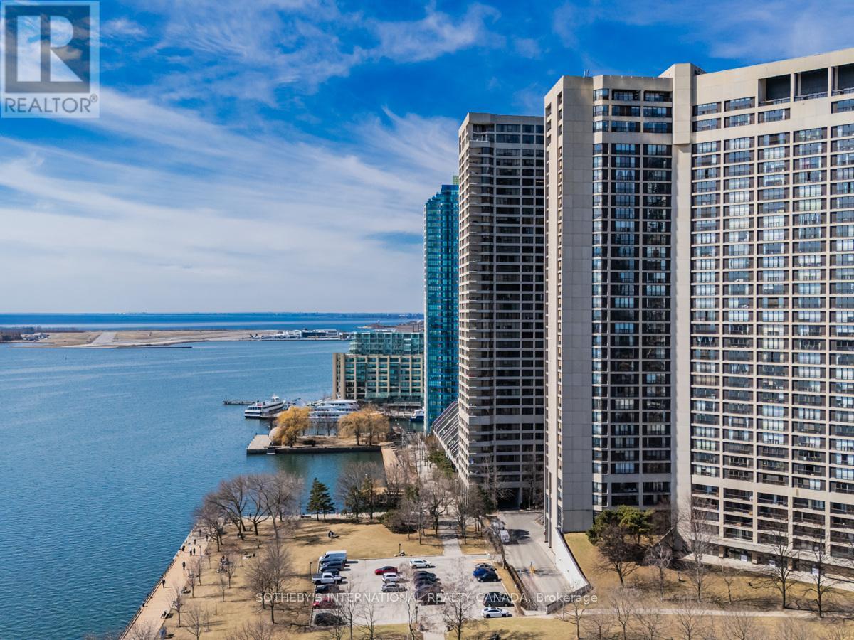 2204 - 65 HARBOUR SQUARE