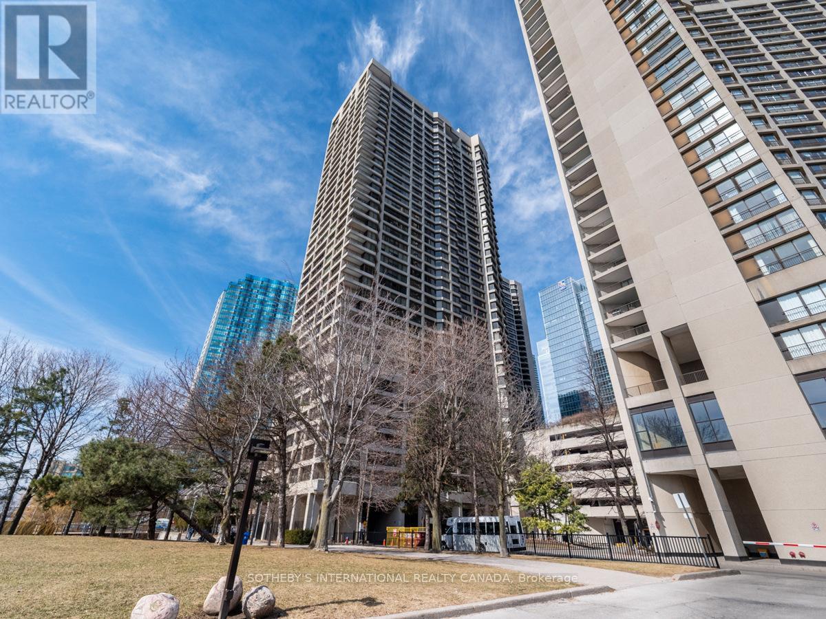 2204 - 65 HARBOUR SQUARE
