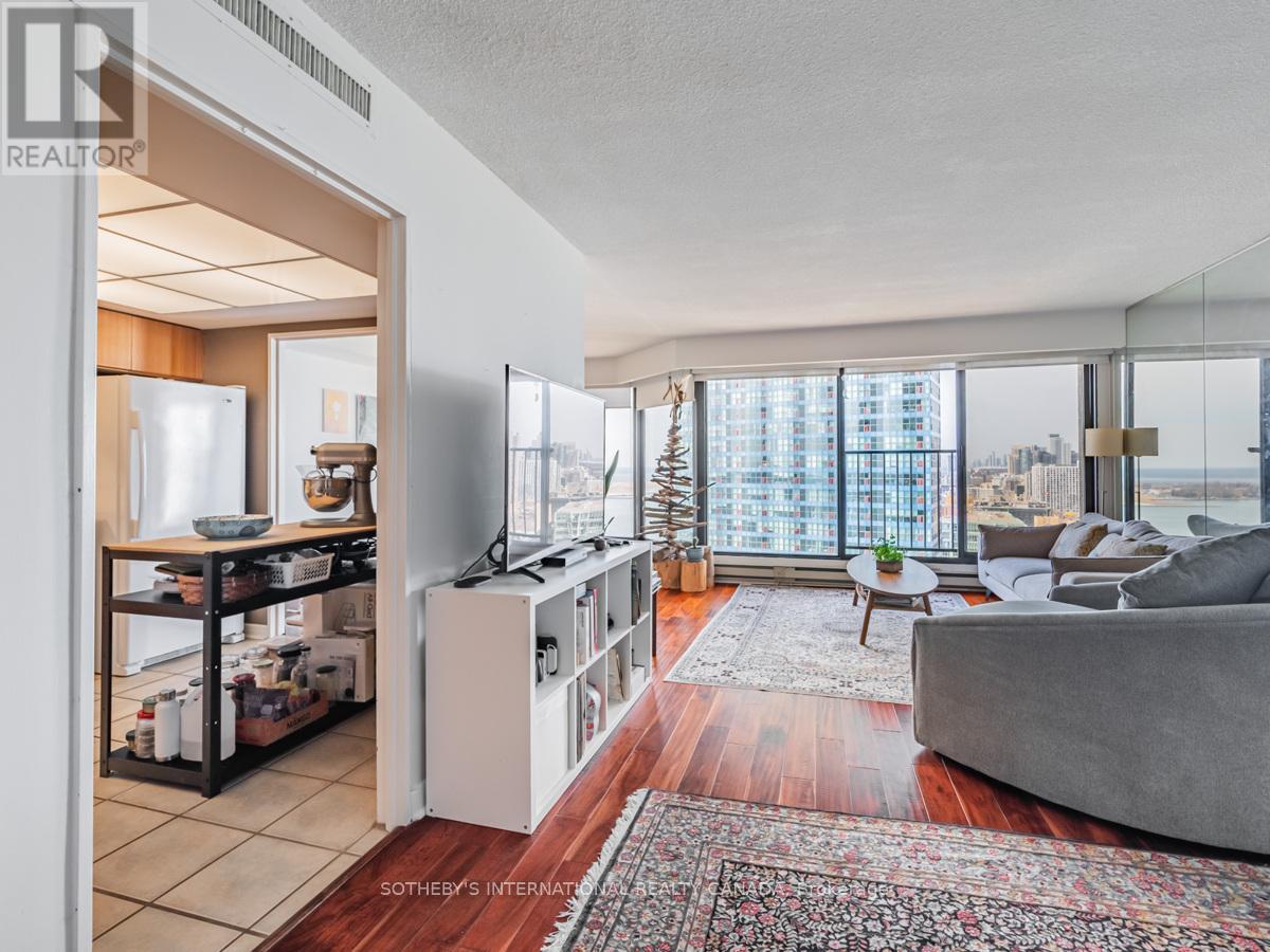 2204 - 65 HARBOUR SQUARE