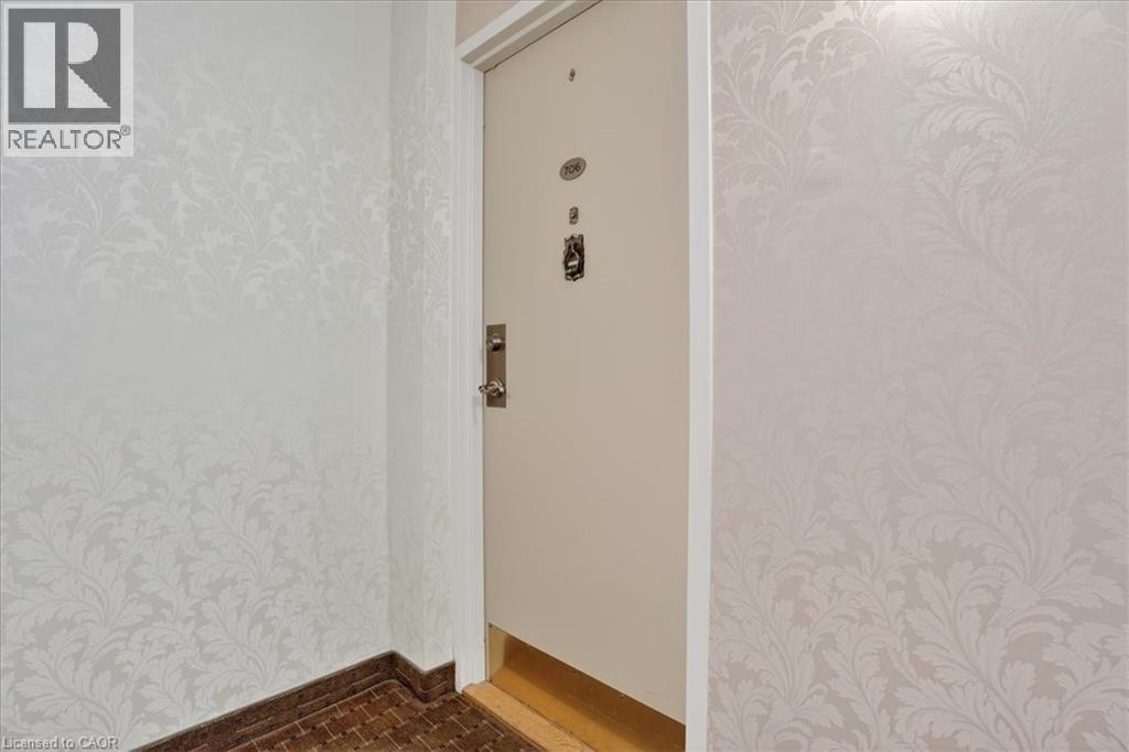 19 WOODLAWN Road E Unit# 706