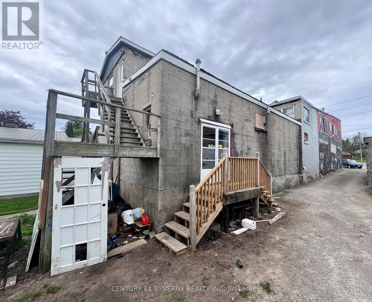 9 MAIN STREET E