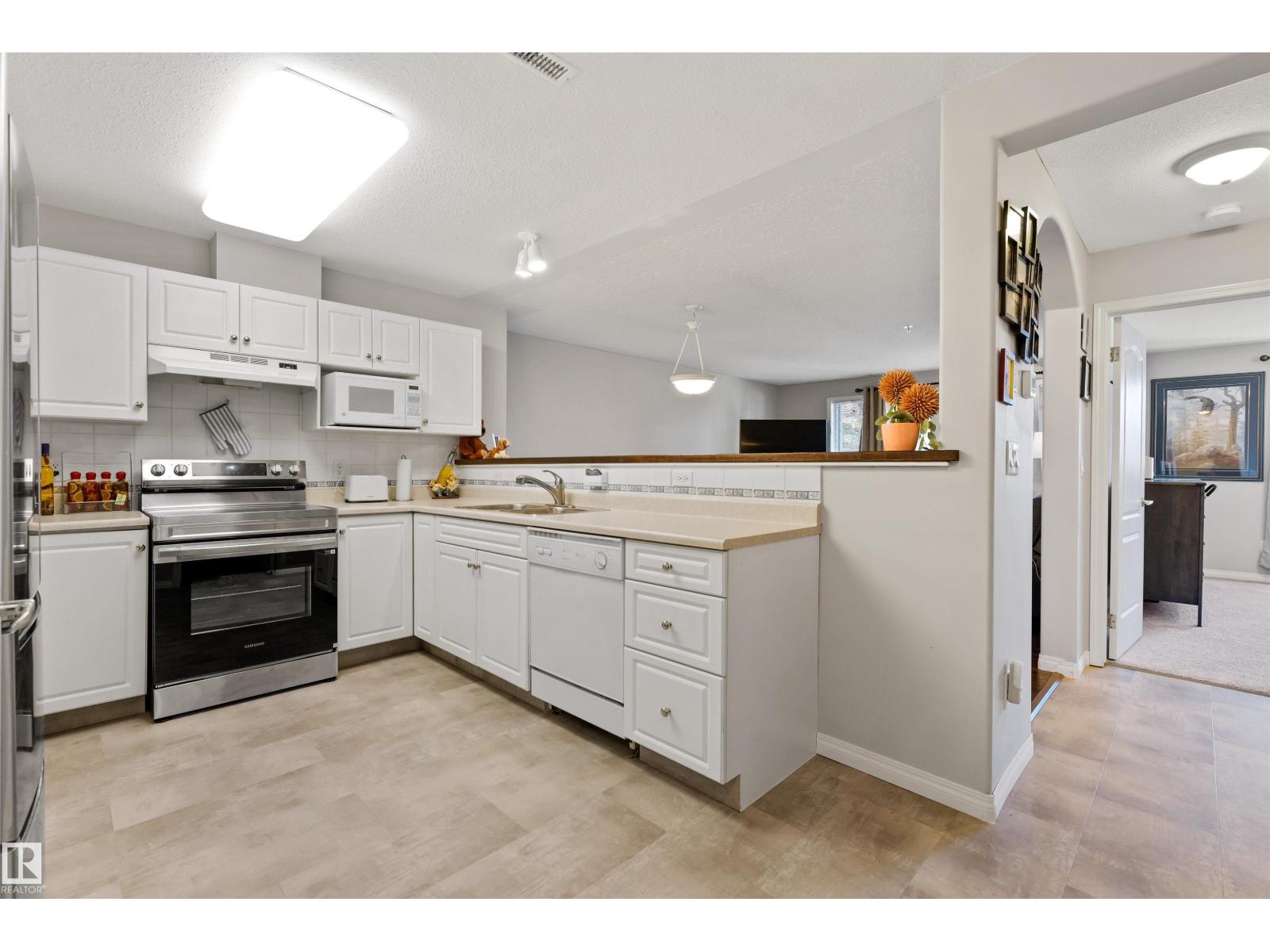 #112 237 YOUVILLE DR E NW