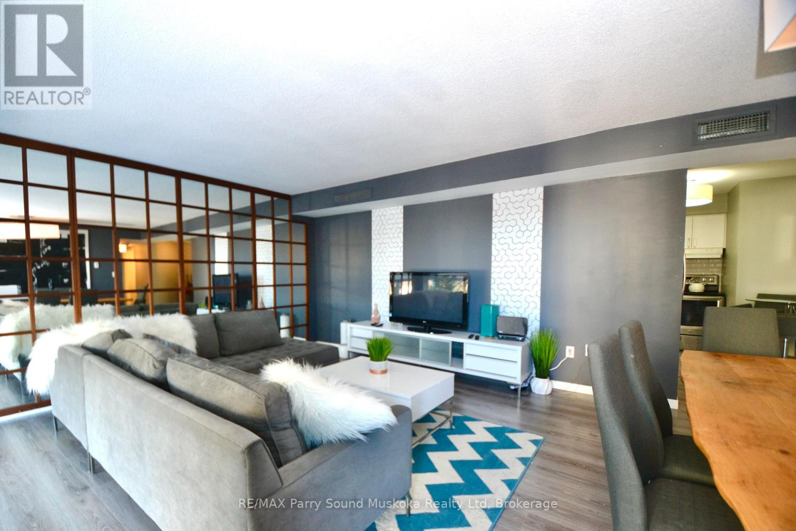 205 - 1071 QUEENS AVENUE E