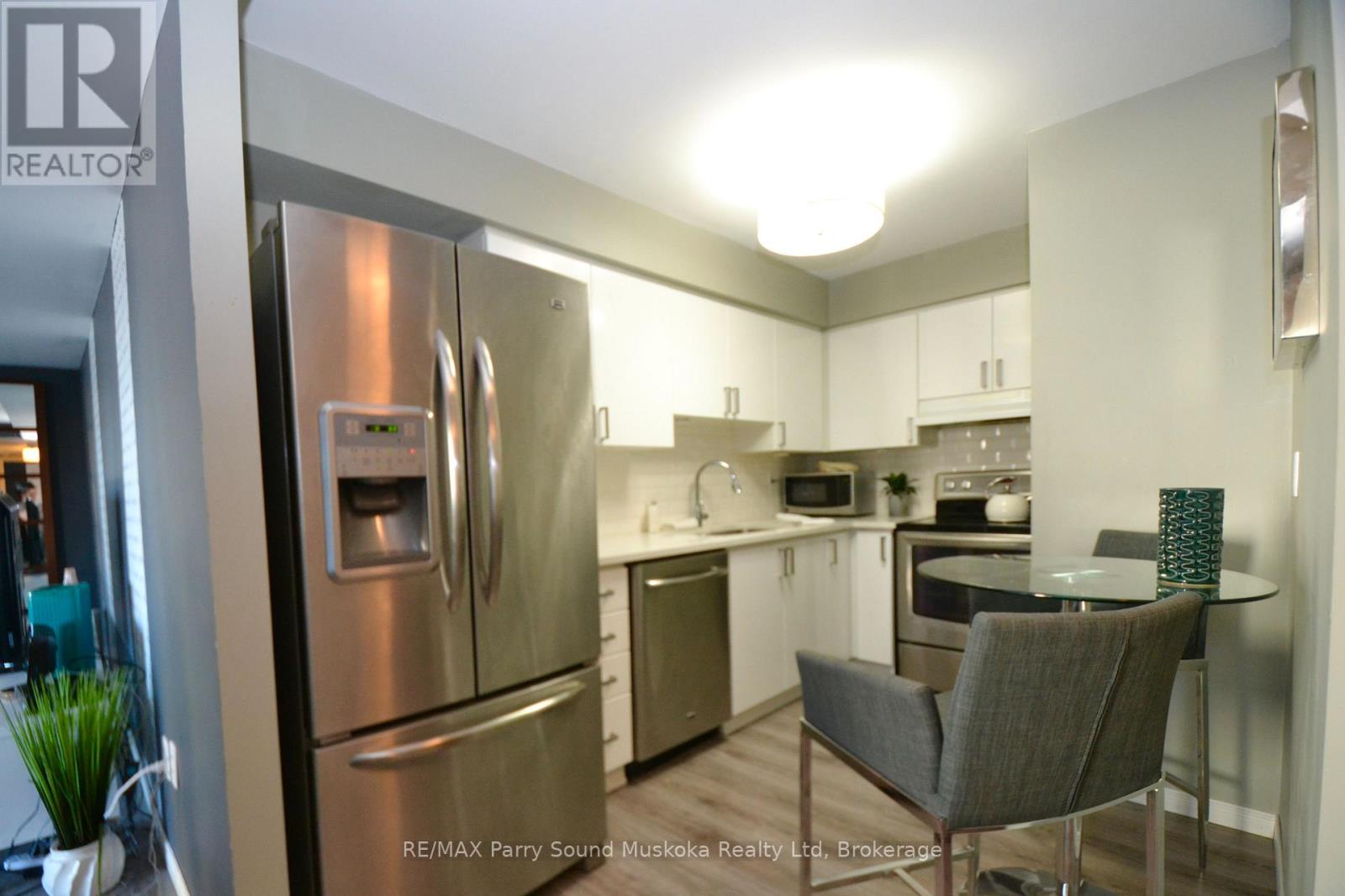 205 - 1071 QUEENS AVENUE E