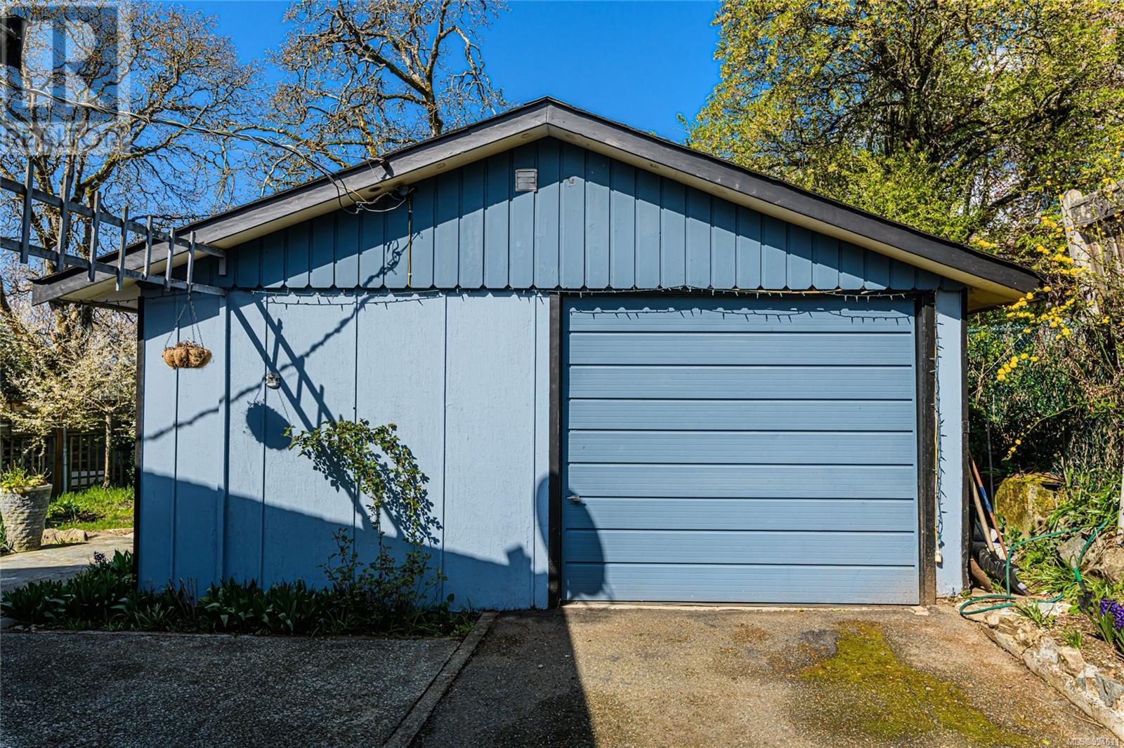 15 Eaton Ave