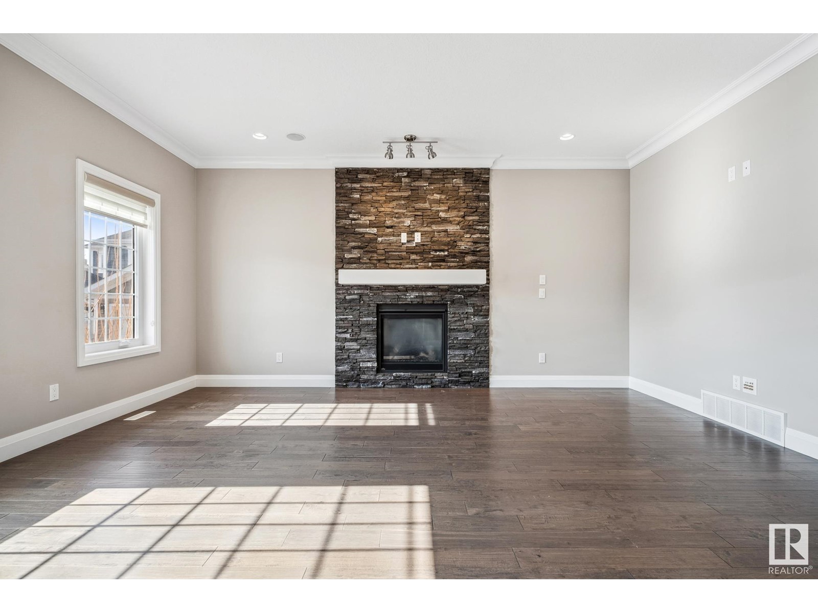 628 ORTONA WY NW