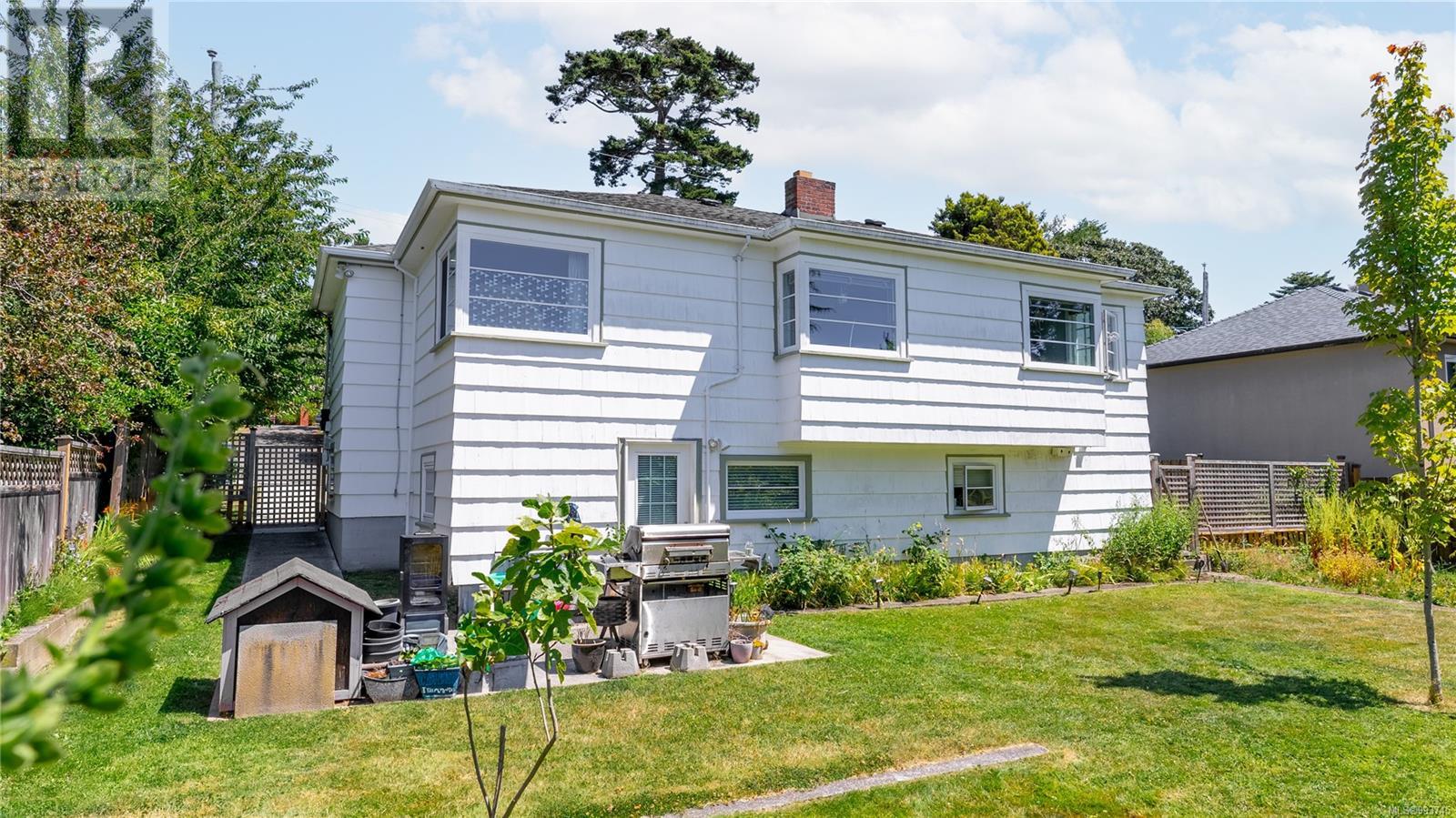 2075 Lorne Terr