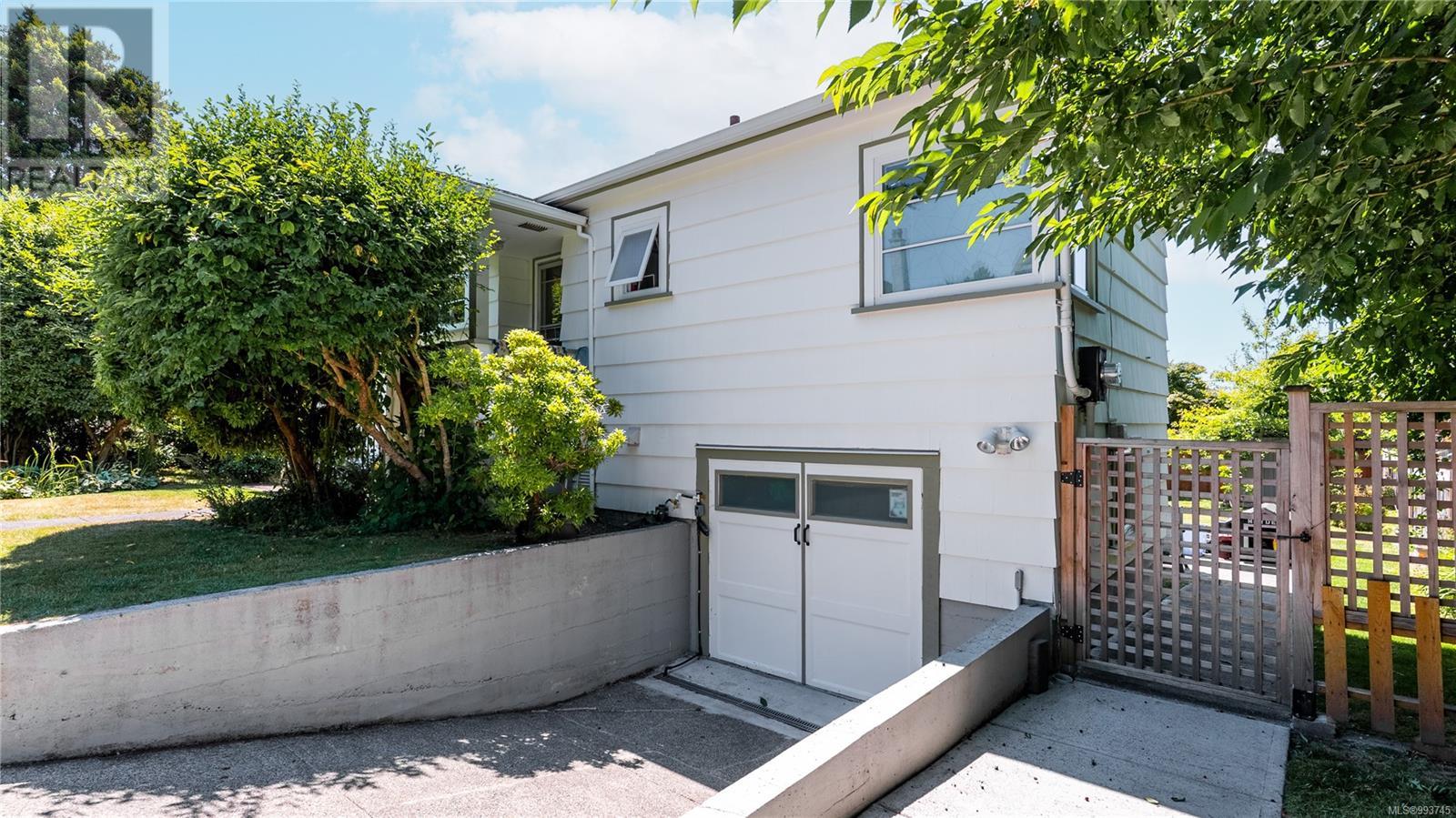 2075 Lorne Terr